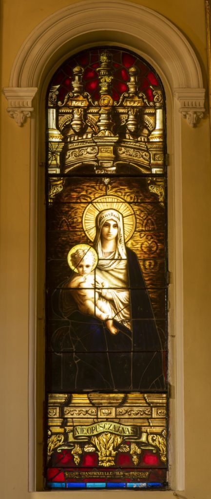 4_Guzow witraz Matki Boskiej w kaplicy palacowej z pracowani Charlesa Champigneulle w Paryzu_ok.1894_fot_Piotr Jamski_2020